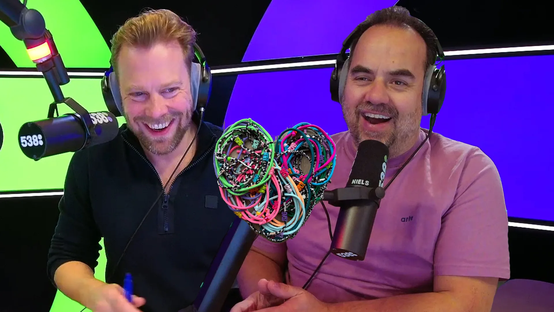 Chantal en vriendinnen halen met zelfgemaakte armbandjes € 10.000,- op voor De Ochtendrun