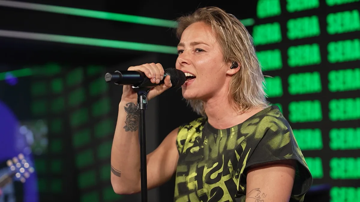 SERA covert 90’s-hit Zombie van The Cranberries 🔥