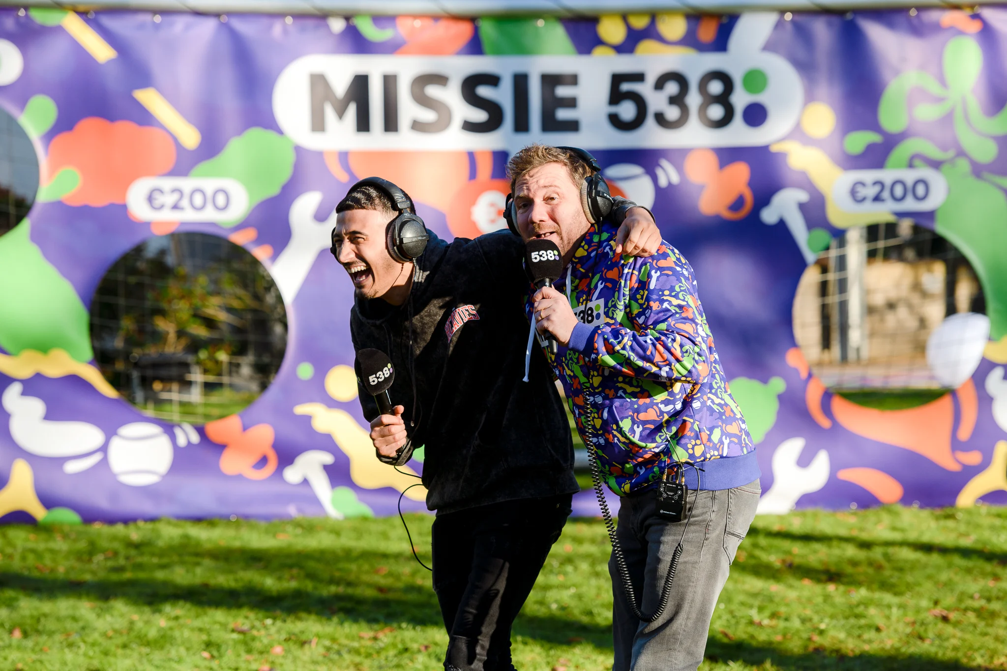 Nesim schiet bijna een cameraman het ziekenhuis in!