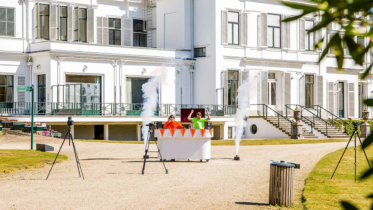 Lucas & Steve draaien koninklijke set vanaf Paleis Soestdijk!