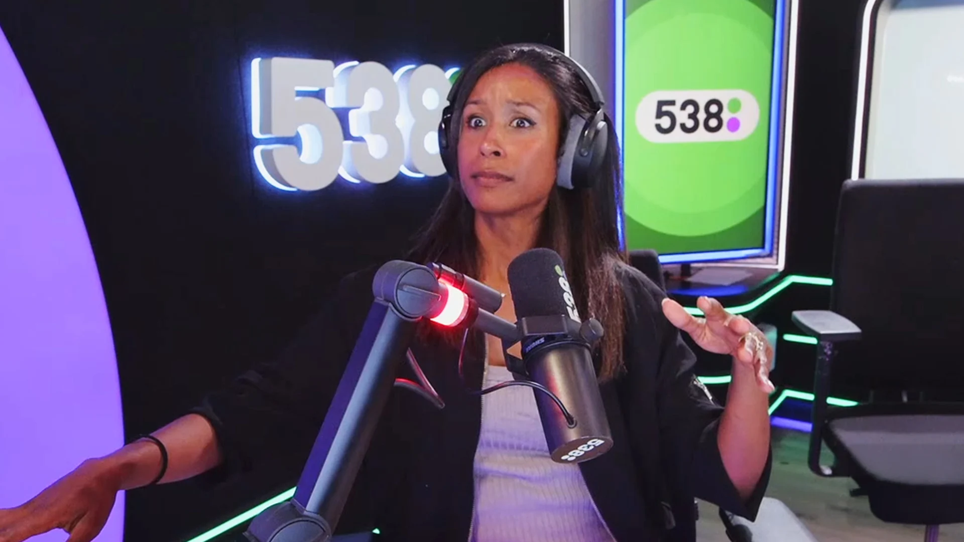 Het meest bizarre verhaal ooit! Luisteraar Bas date met eigen moeder 😳