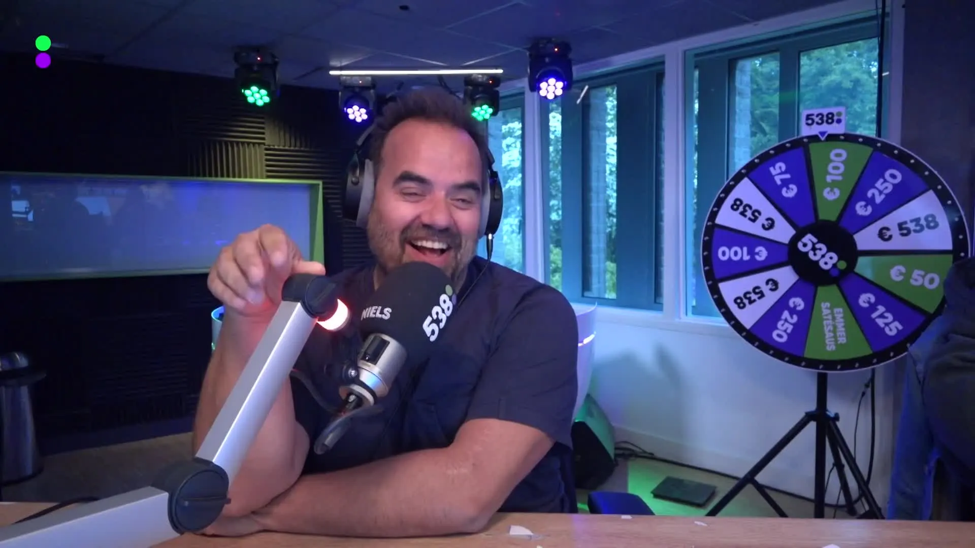 Peter Heerschop over hoofdband Depay: 'Wat maakt het nou uit?!'