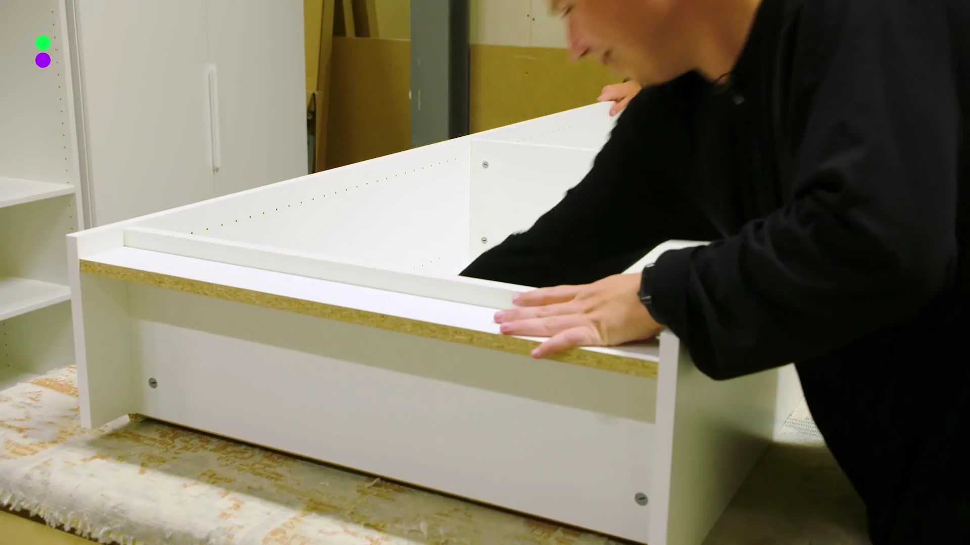 Bas en Dylan stellen relatie op de proef met IKEA-bouwpakket