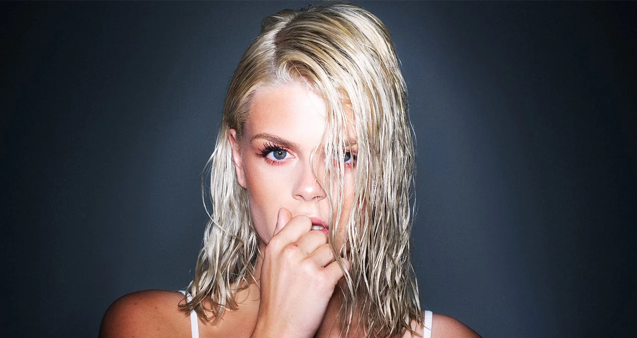 Davina Michelle scoort met My Own World de 538 Favourite