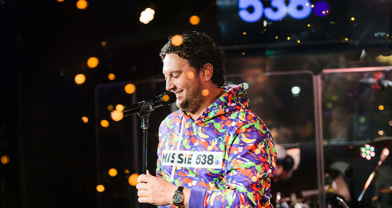 Wauw! Tino Martin doneert € 10.000 aan de voedselbank