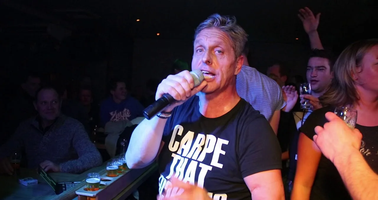 Bizar: Volkszanger Rob zou 'meesterverspreider' van corona zijn