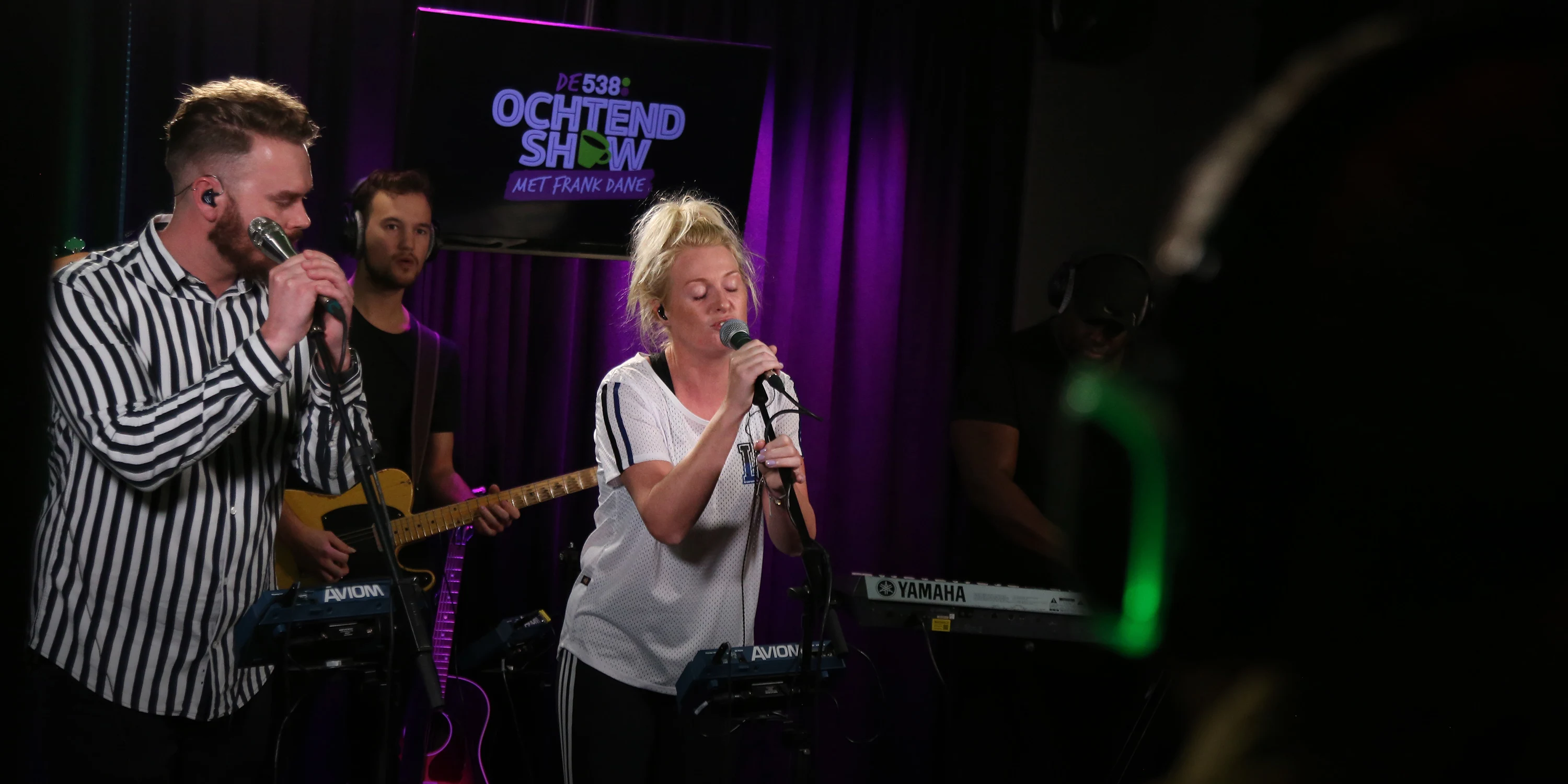 Miss Montreal en Wulf geven intiem concert voor 538 Members!