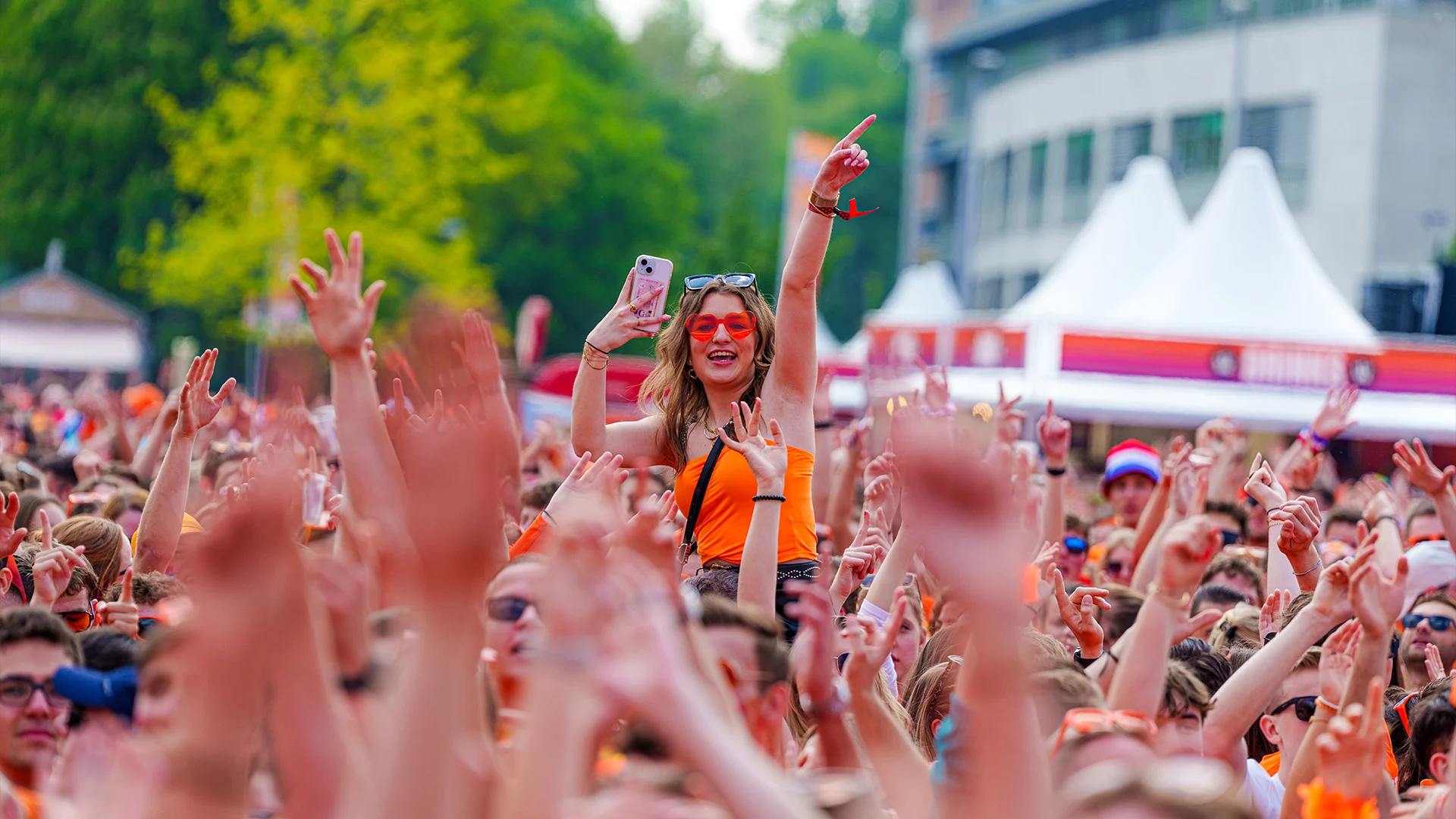 Nick Schilder betovert het publiek op 538 Koningsdag!