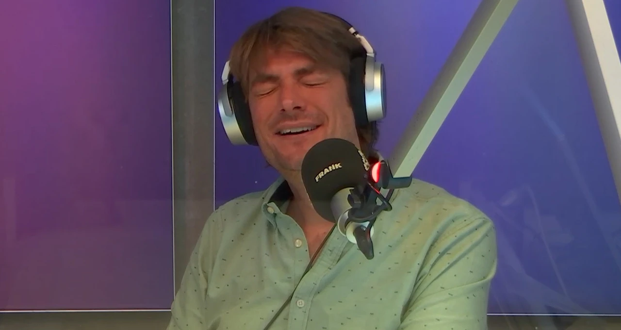 LOL! Hassans dochter kakte zijn laptop onder 💩