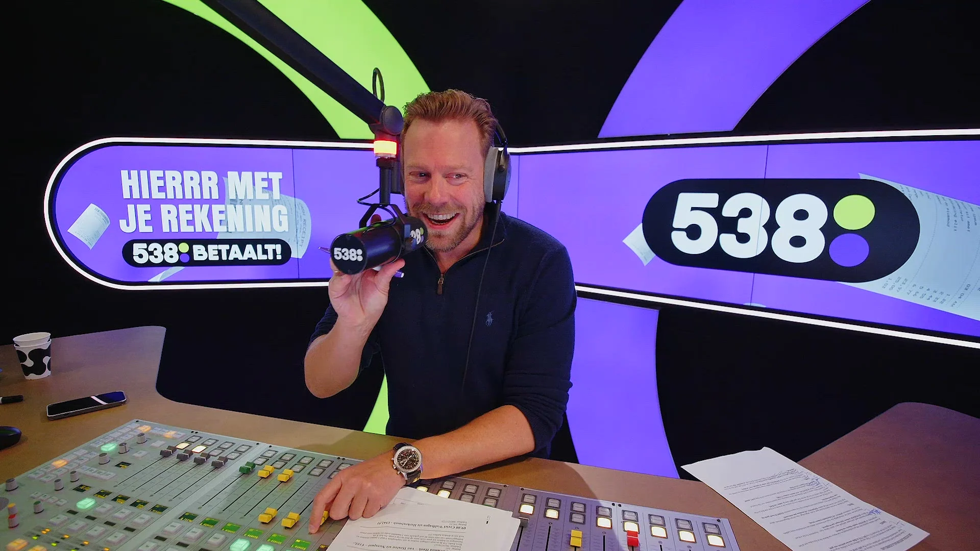 Rick is het niet eens met rekening: 'Híj moet bezuinigd worden!'