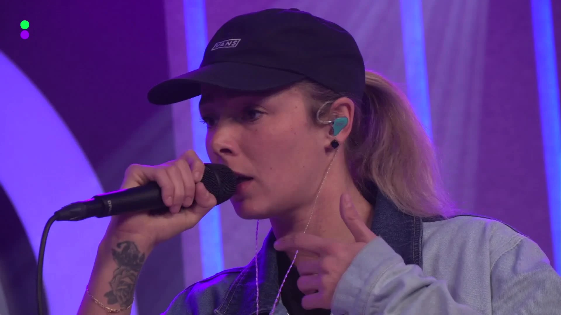 Sera doet Head Held High live bij de 538 Ochtend!