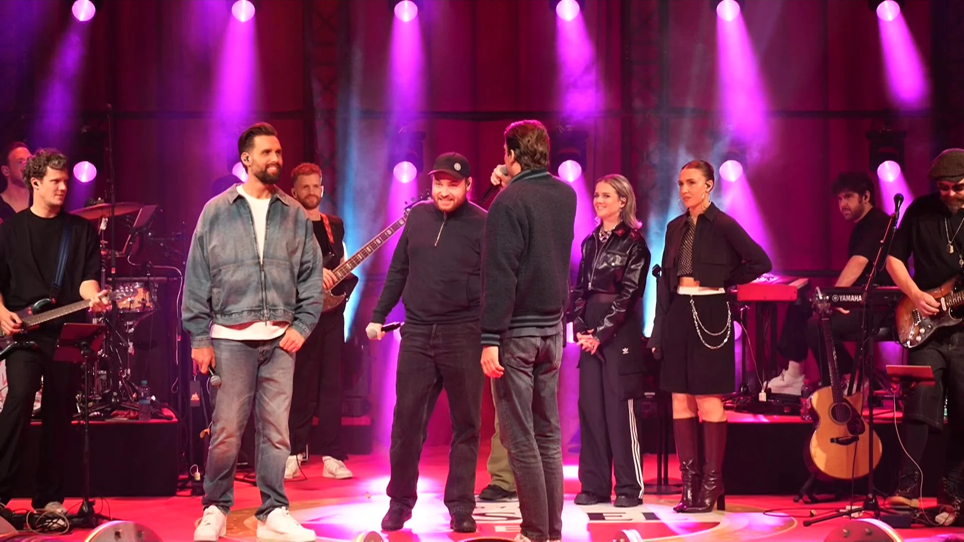 Uit M'n Bol door Vrienden van Amstel-artiesten!