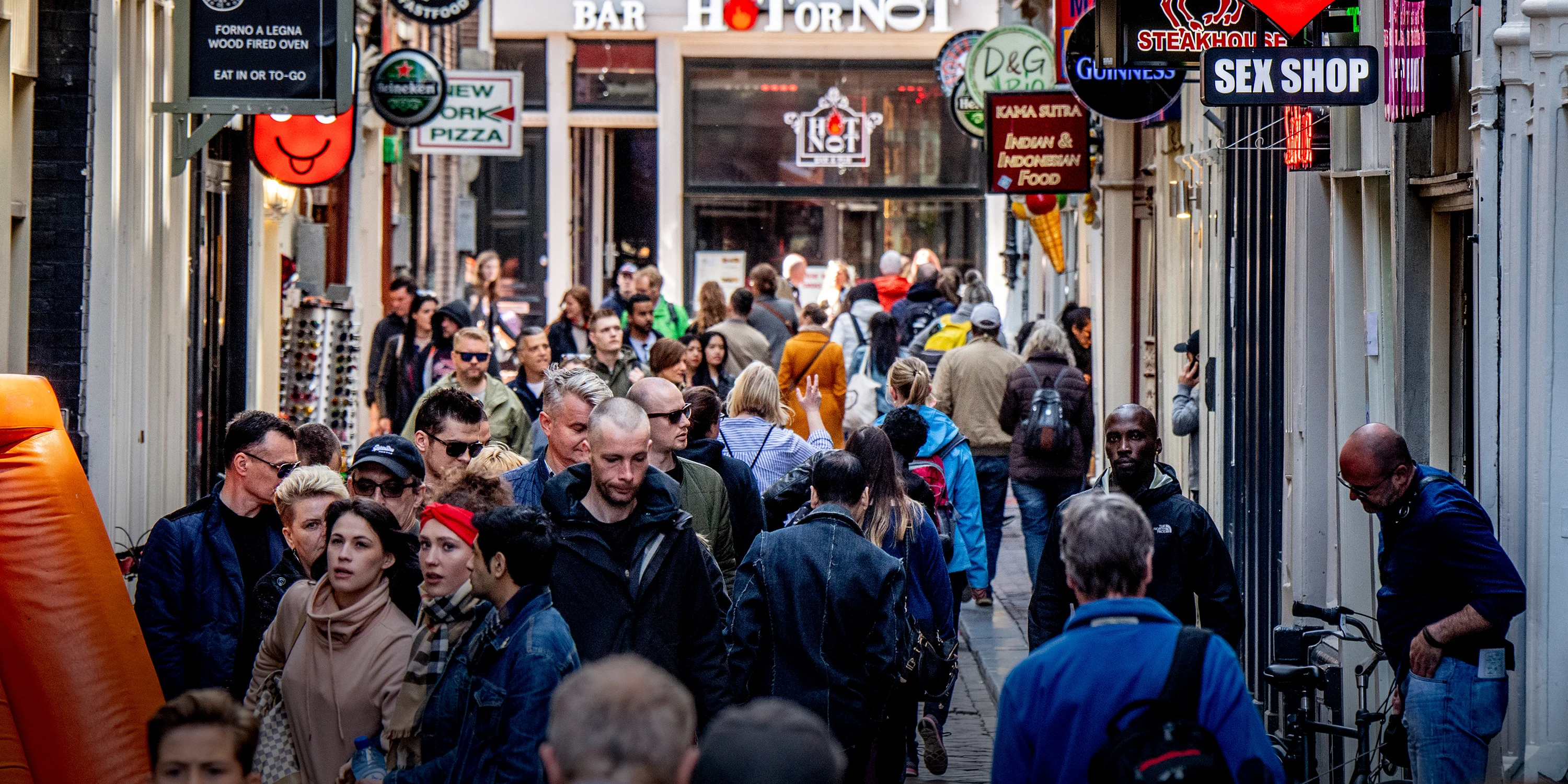 Geen rondleidingen meer op de Wallen: gids Rob is teleurgesteld