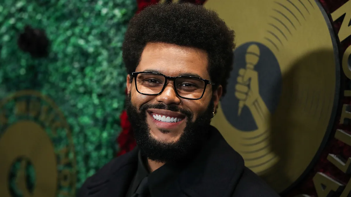 The Weeknd dropt nieuwe single Sacrifice én vijfde studioalbum Dawn FM! 🙌