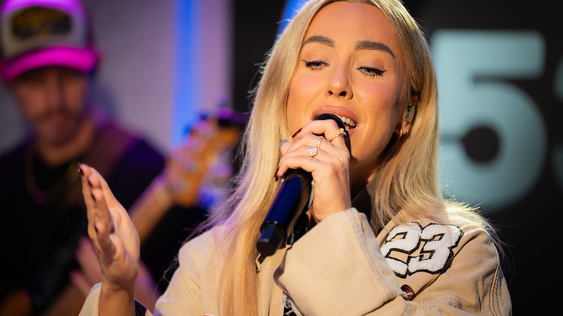 Kimberly Fransens doet Zo'n Dag live bij Evers & co.