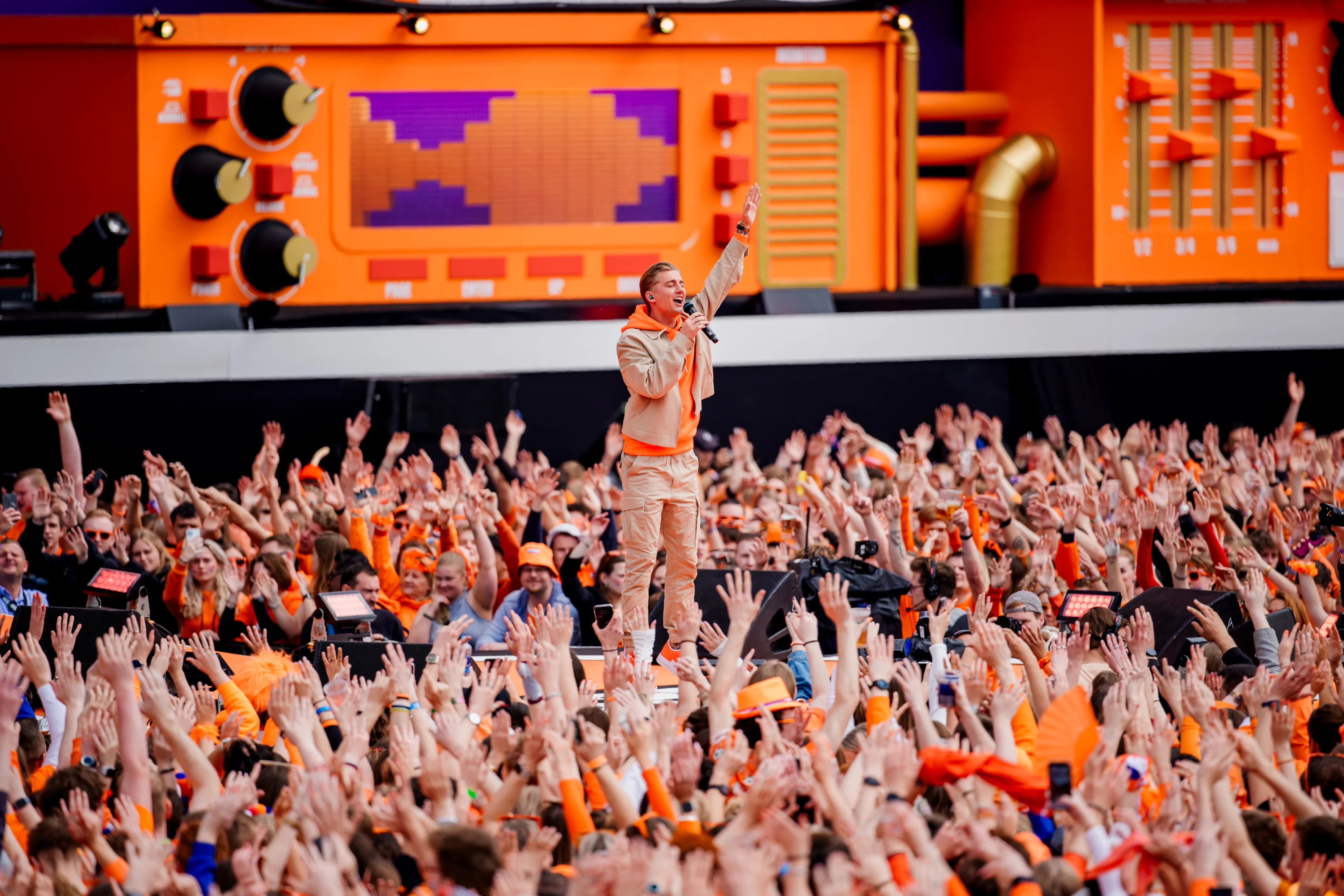 40.000 handen in de lucht voor Mart Hoogkamer! 🙌