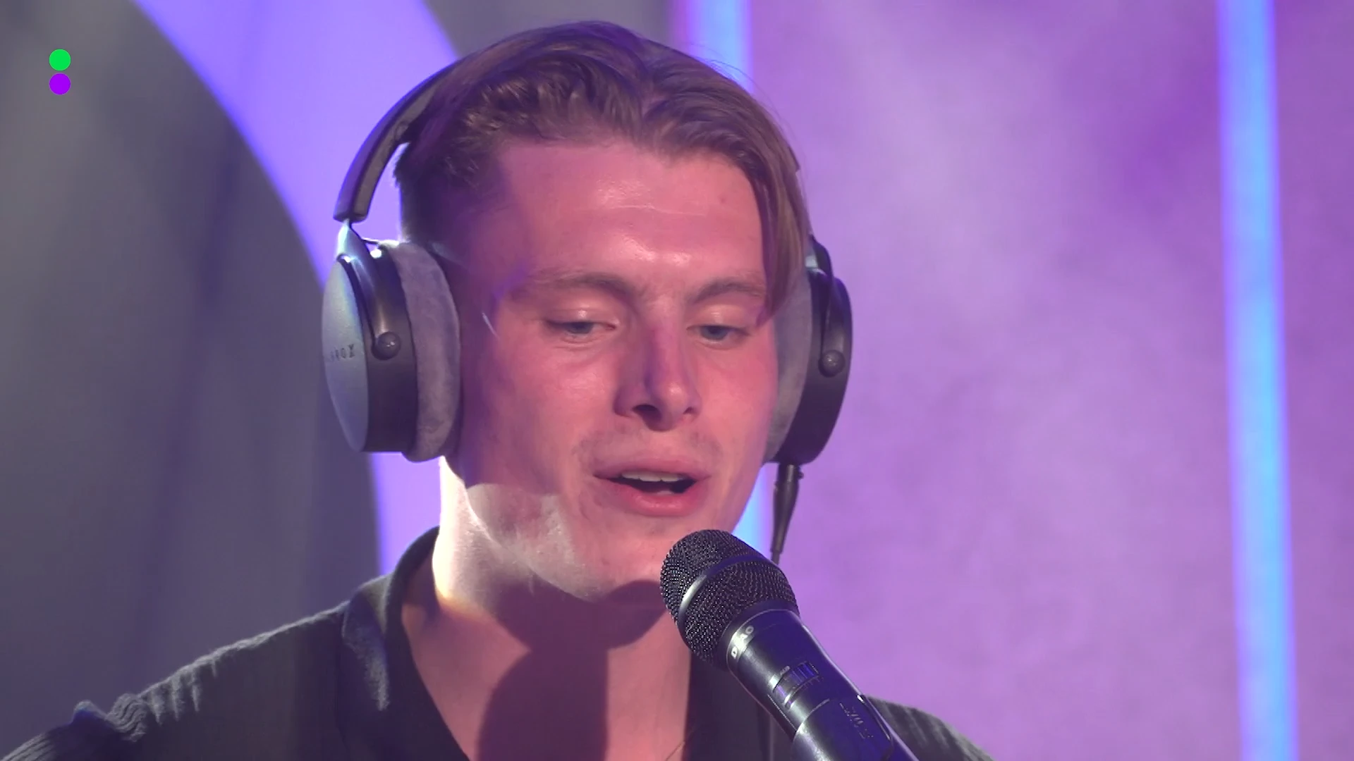 Lucas Nicholas met Engelse versie van Het Regent Zonnestralen