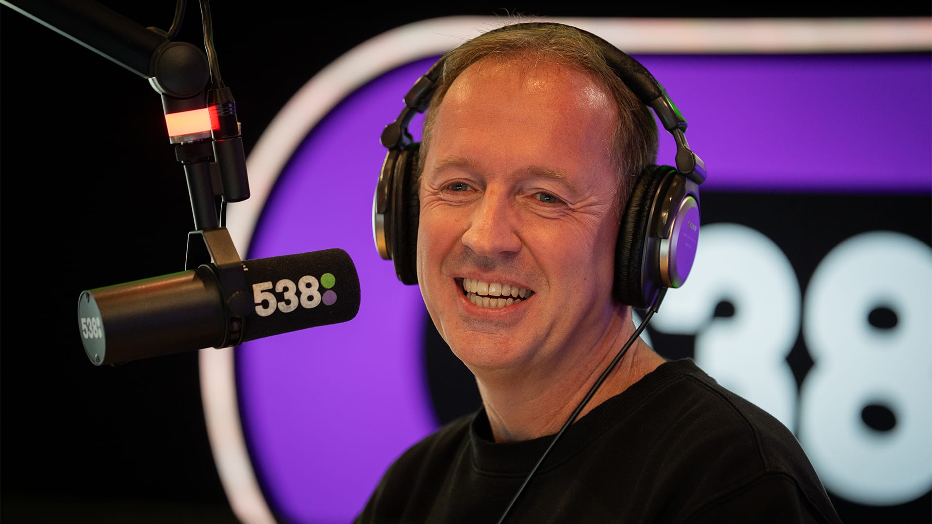 De stamtafel viert de verjaardag van ‘Maarten van Rossem’