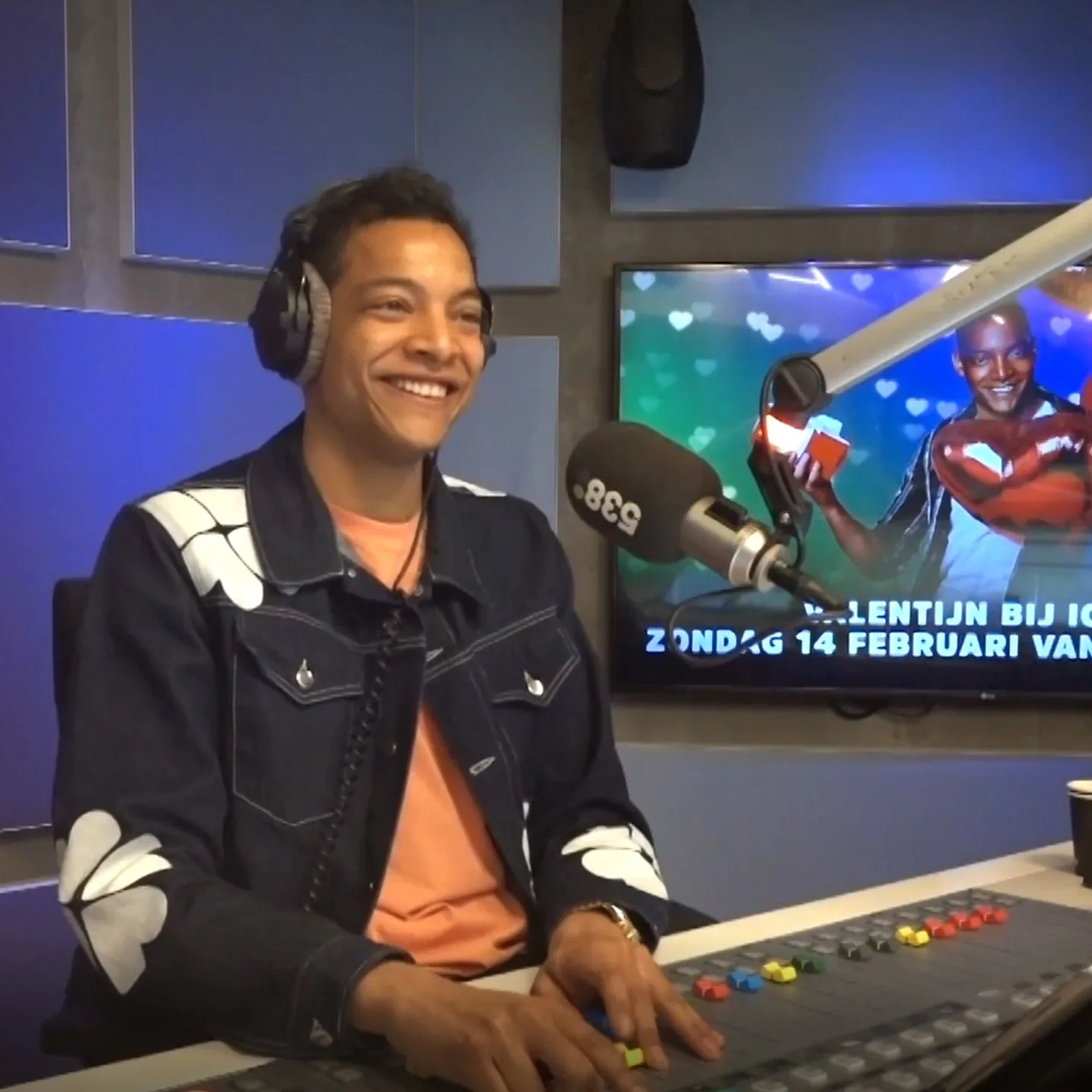 Igmar test hoe goed de 538-dj's en hun vrouwen elkaar kennen 