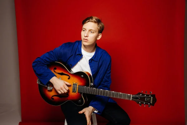 GEMAAKT: Pretty Shining People - George Ezra