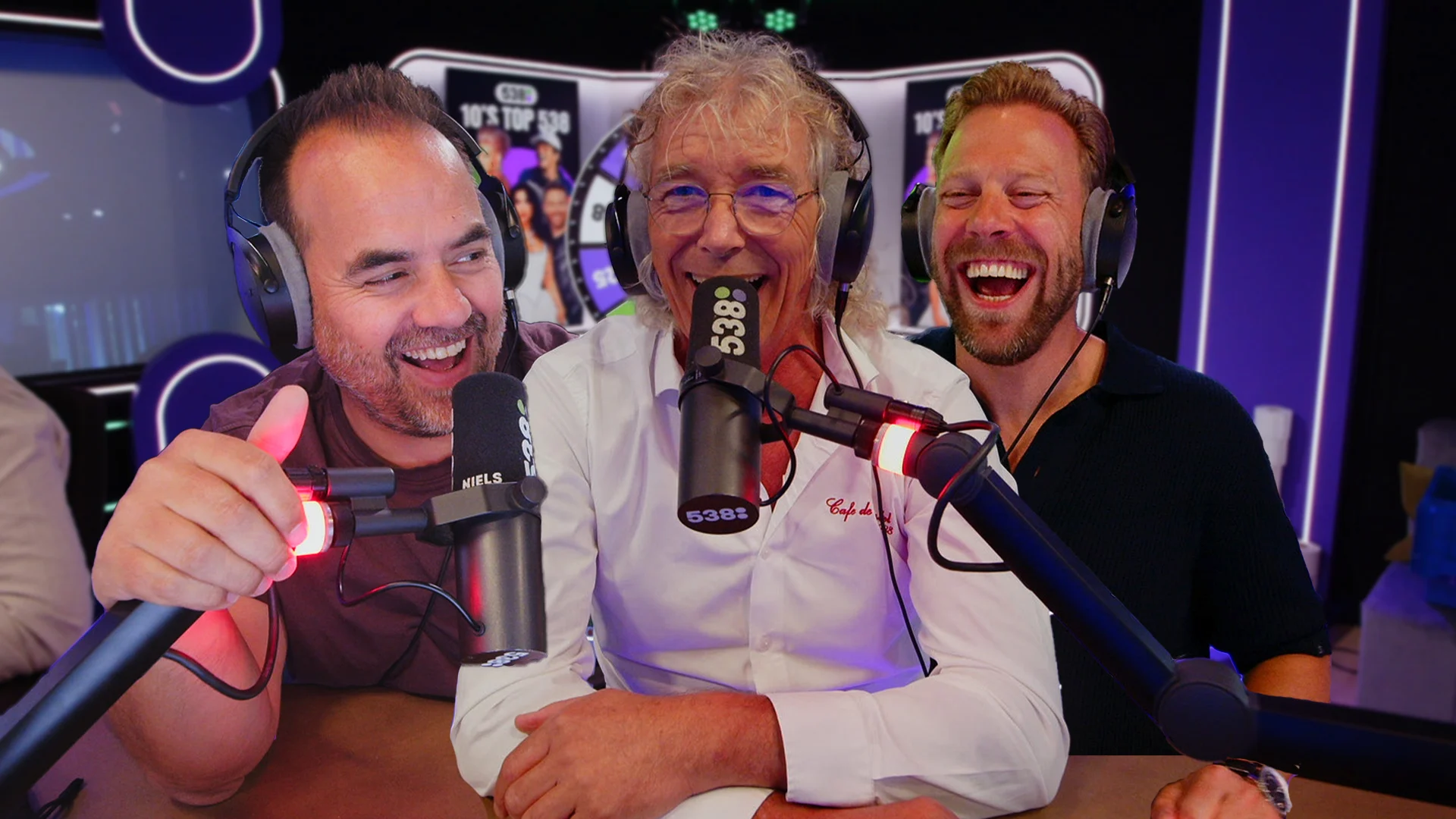 Dit zijn de beste moppen van Arie uit de kroeg van juli! 😂