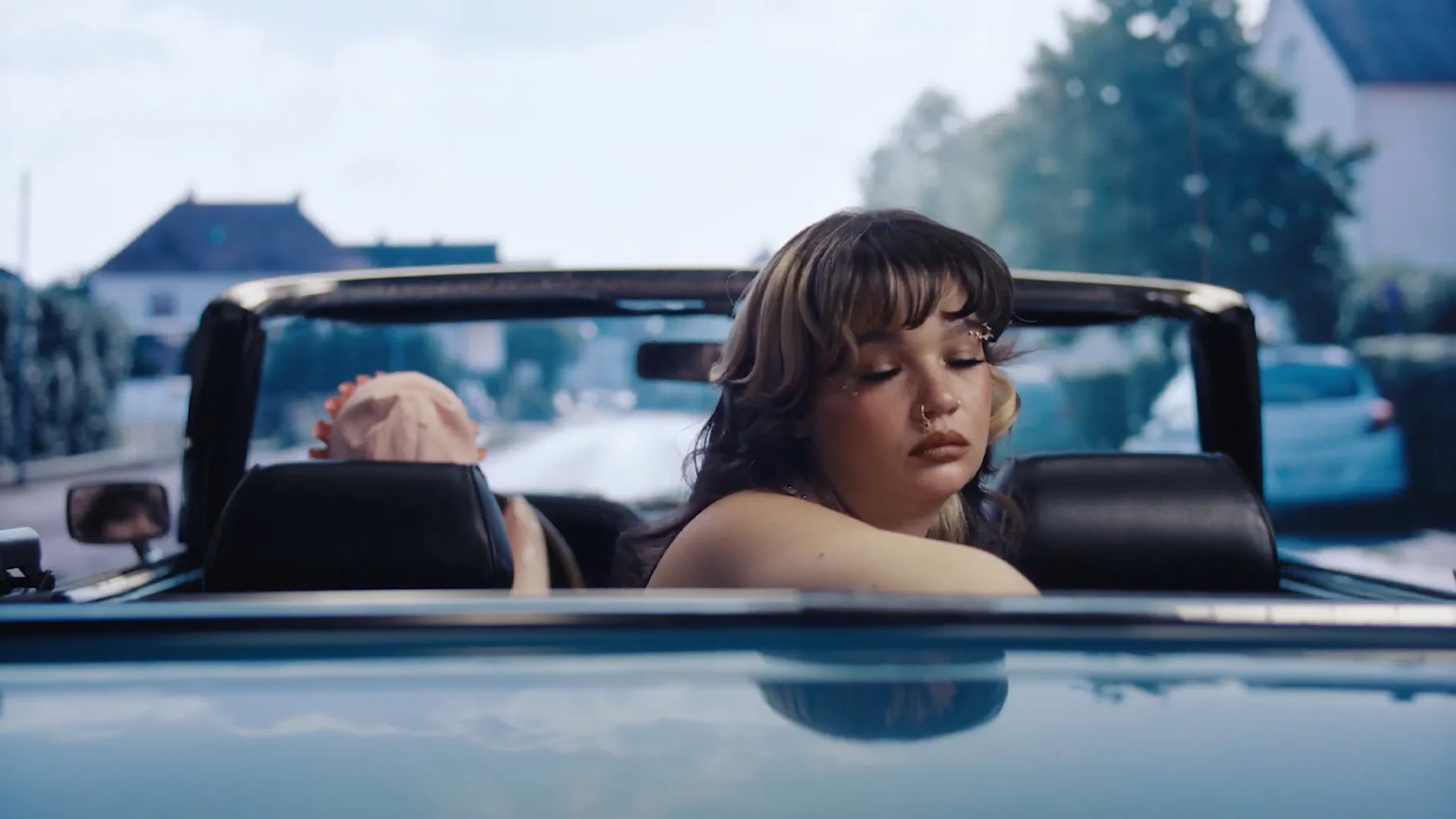 GEKRAAKT: Lola Young - d£aler