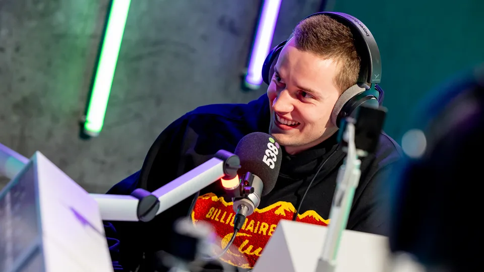 Mau P over het succes van Drugs From Amsterdam én z’n nieuwe muziek!