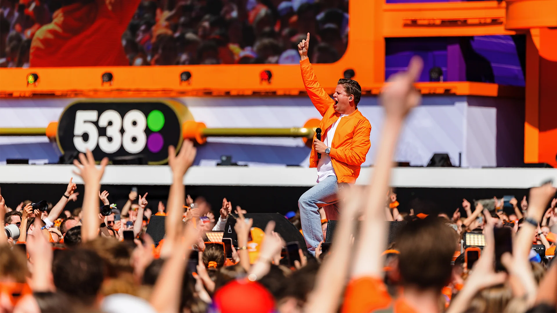 Alles mag tijdens Blikkendag van Sven Versteeg 🍻 | 538 Koningsdag 2026