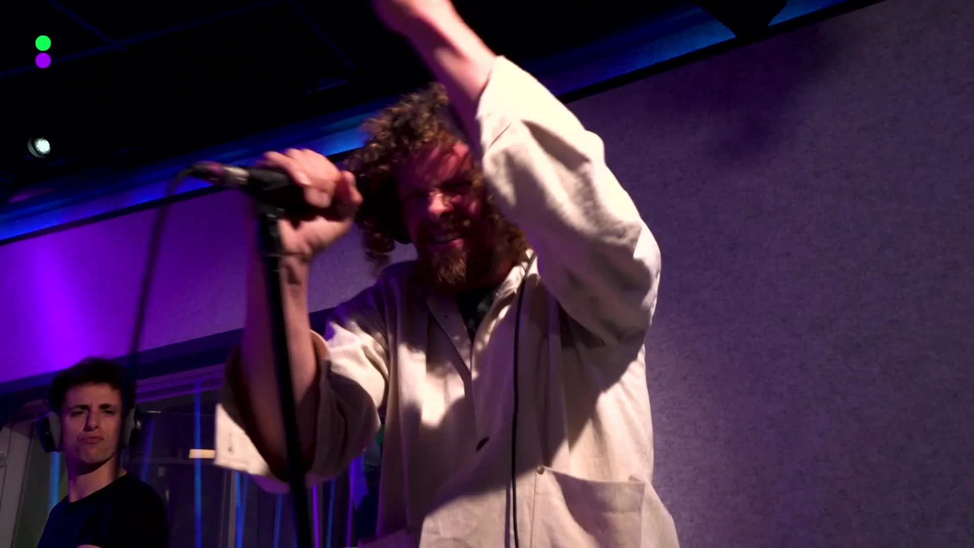 OMG! DI-RECT speelt OMG It's Happening live