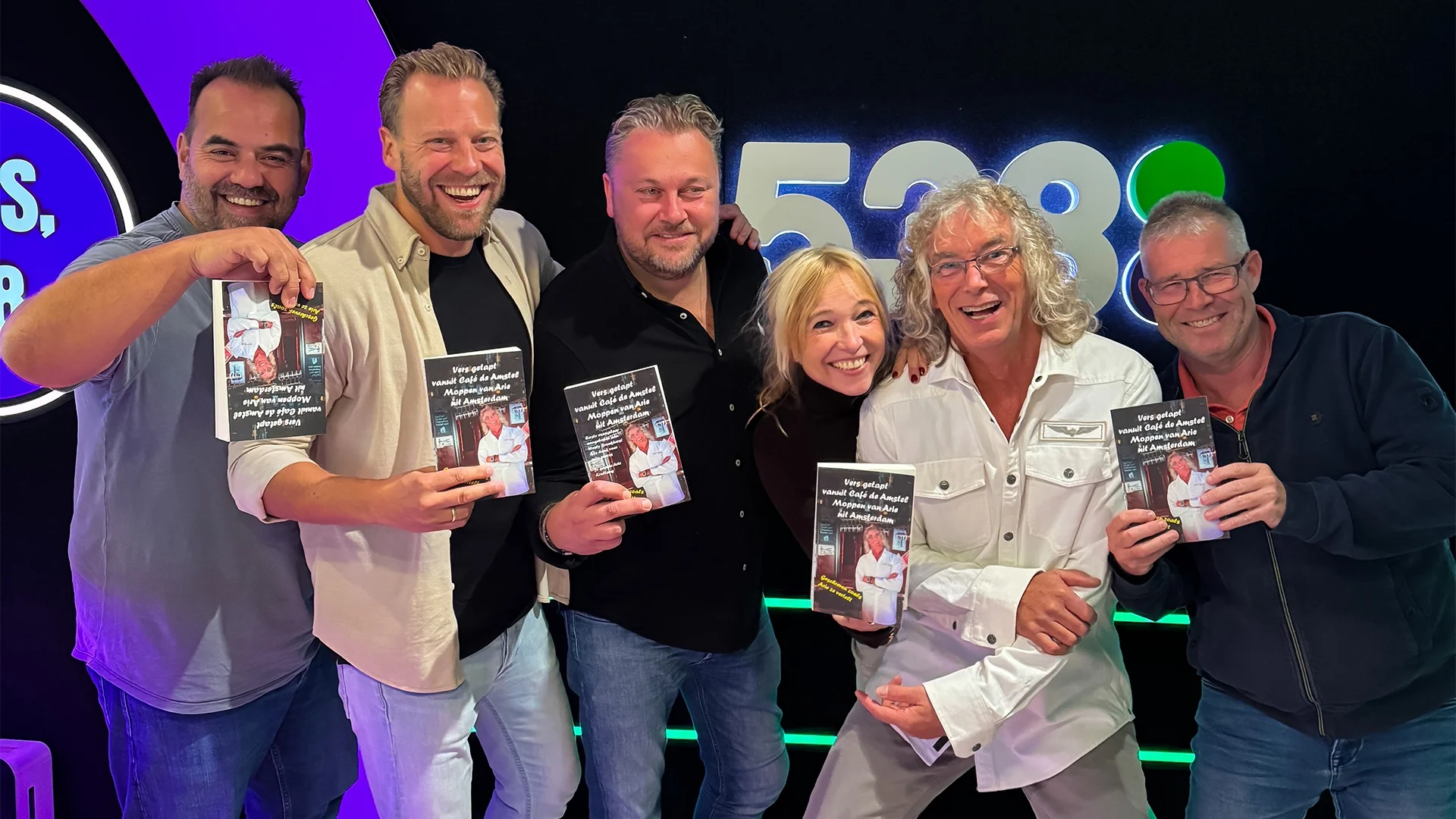 Arie uit de kroeg presenteert zijn moppenbundel in De 538 Ochtendshow!