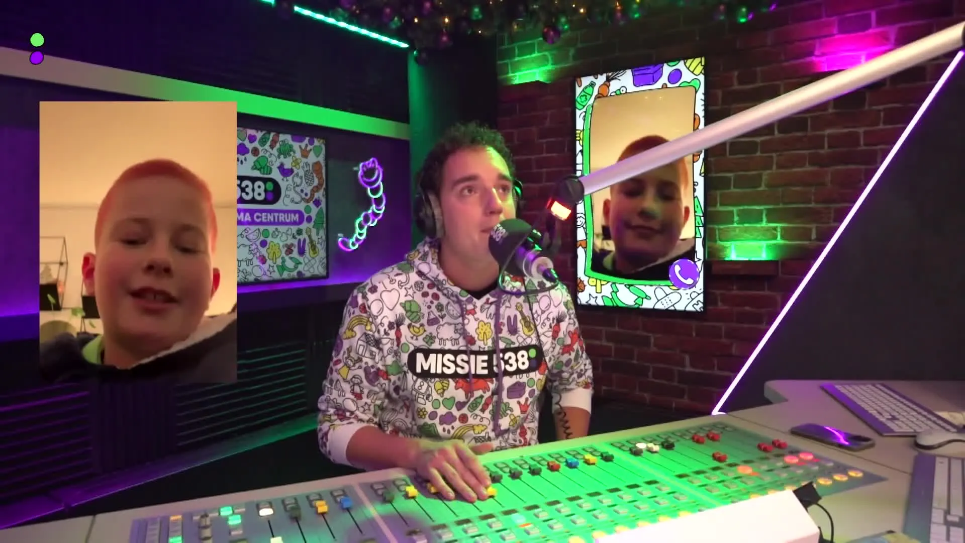 Bas en Dylan verrassen Jasmijn