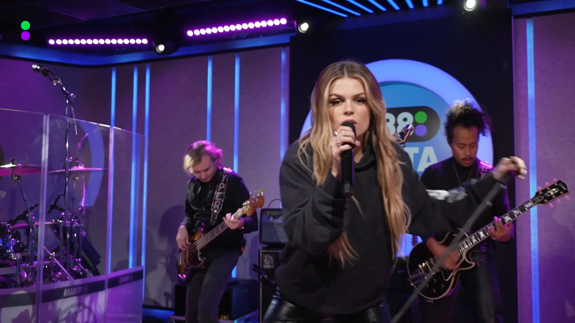 Davina Michelle doet nieuwe single 17 live!