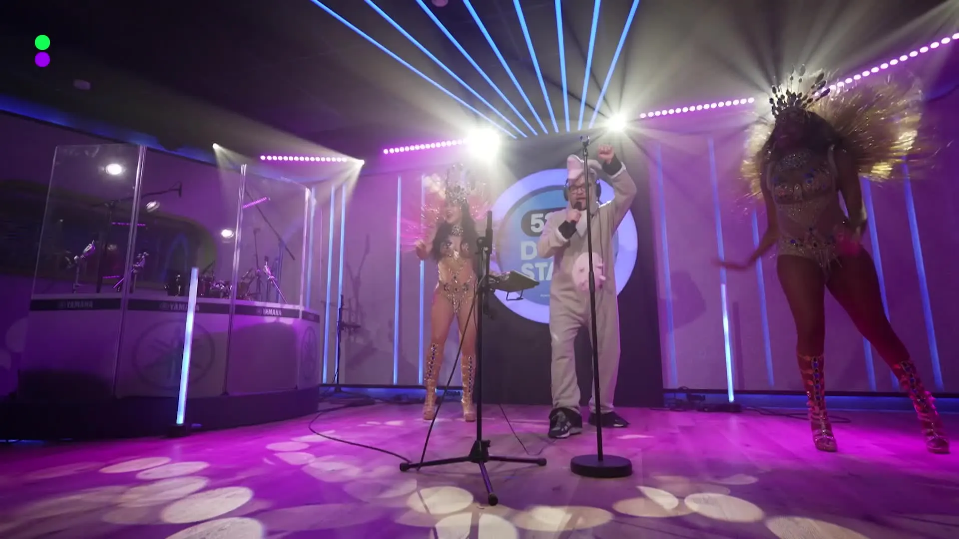 Jelte van der Goat met zijn carnavalskraker Zes Geiten!