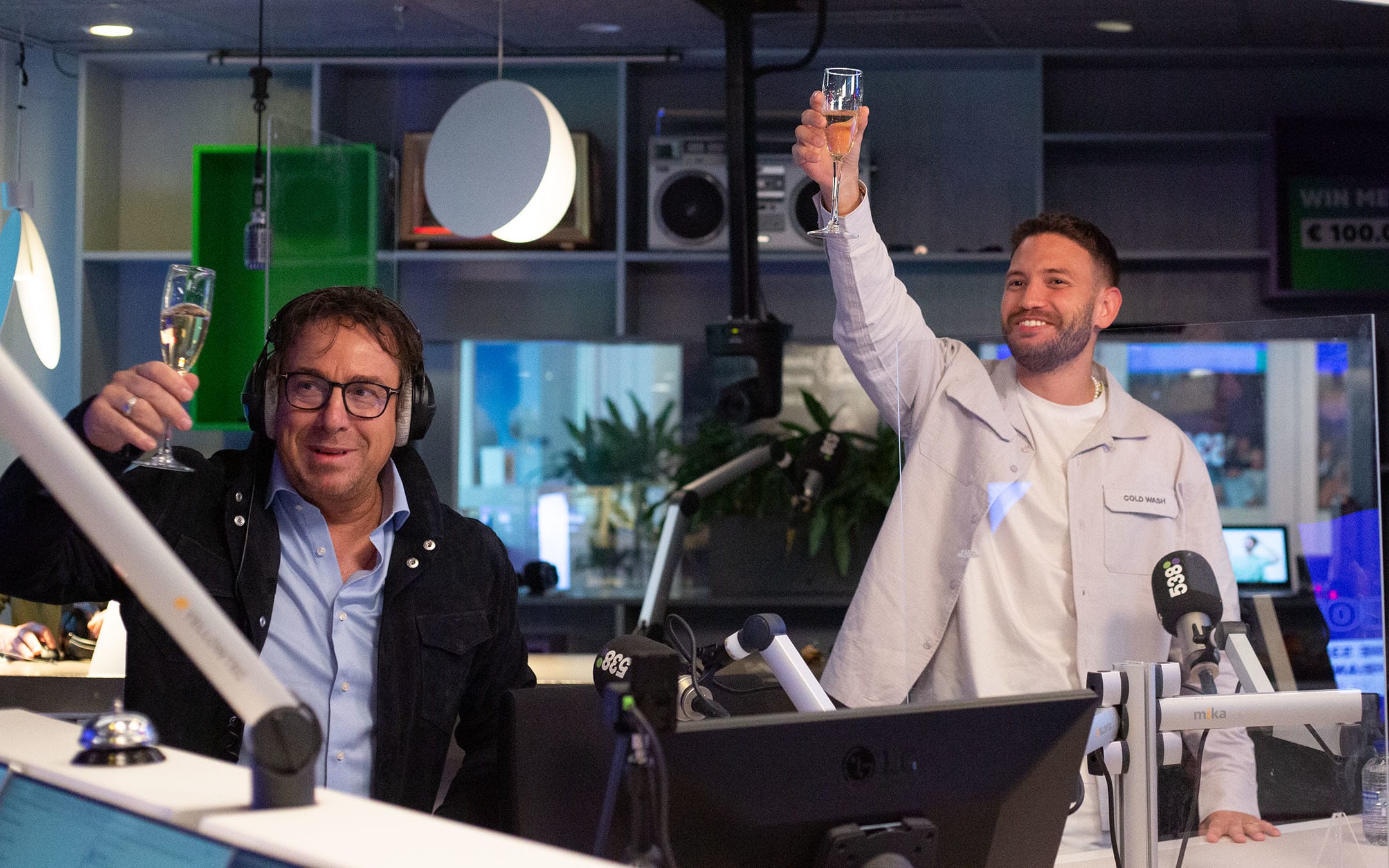 Marco Borsato, Rolf Sanchez en John Ewbank primeuren Hef Je Glas! 🥂