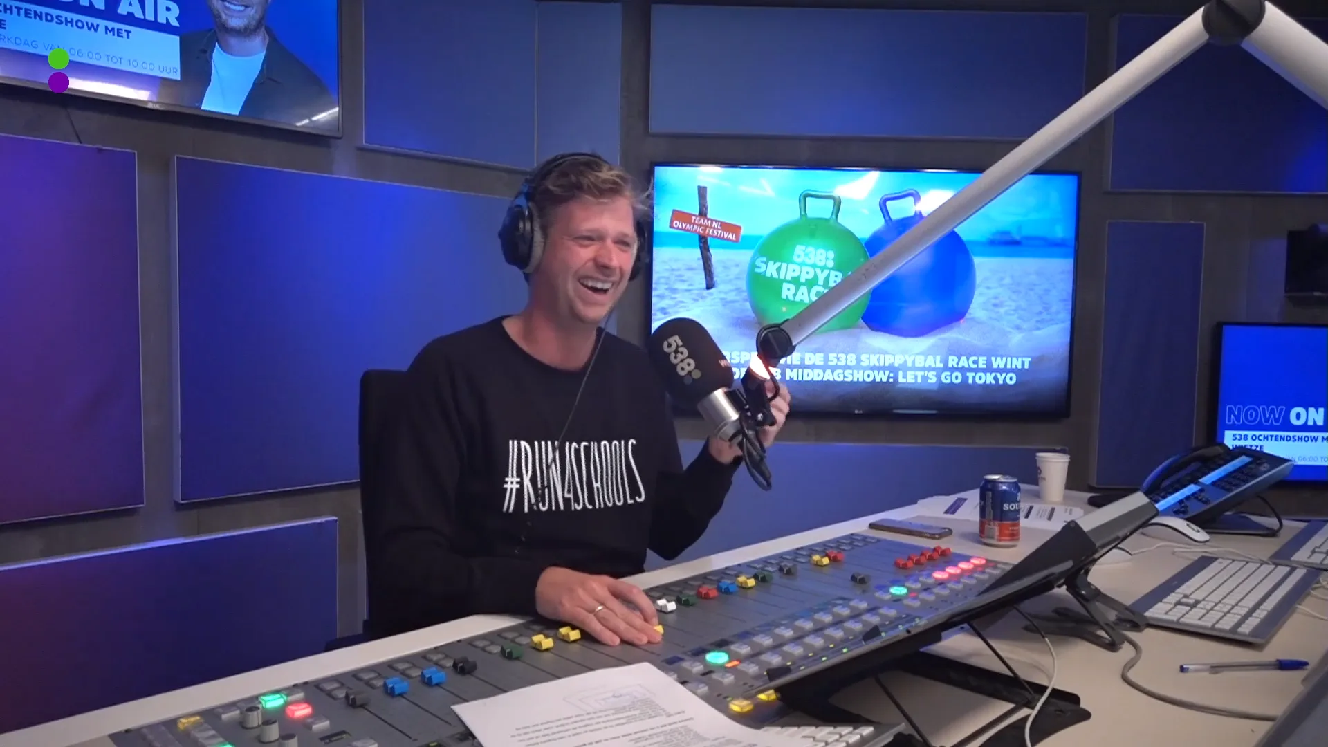 Wietze belt met een bejaarde crimineel! 😮