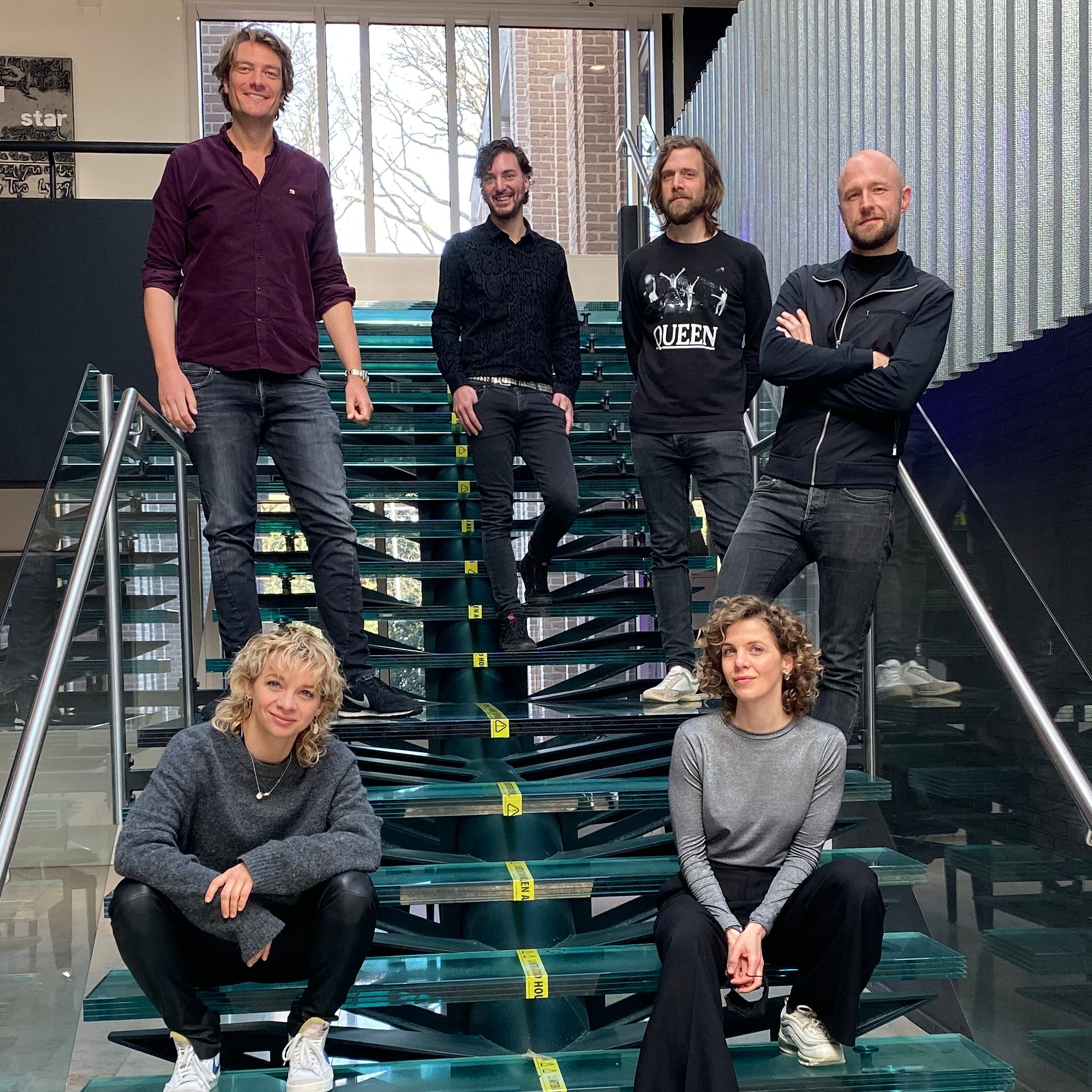 Krezip reist terug naar hun jeugd met de nieuwe track Seventeen!