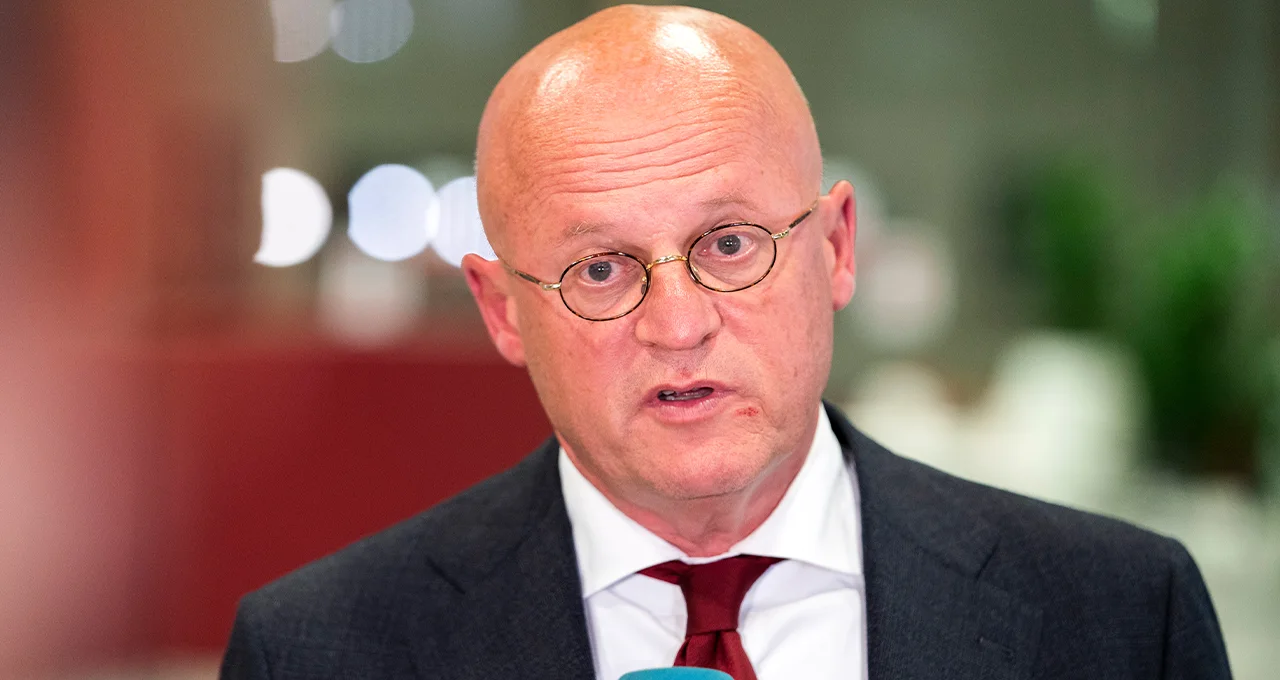 Fotograaf huwelijk Grapperhaus: 'Ze stonden de héle tijd bij elkaar'