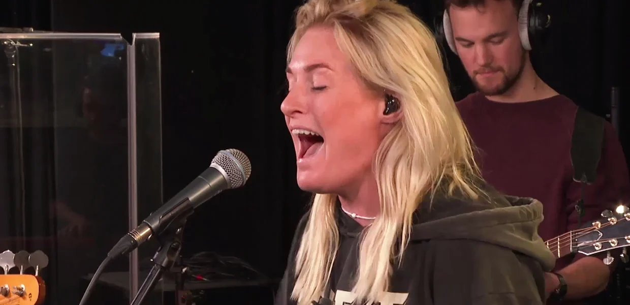 Miss Montreal gaat viral met haar nieuwe hit Alles