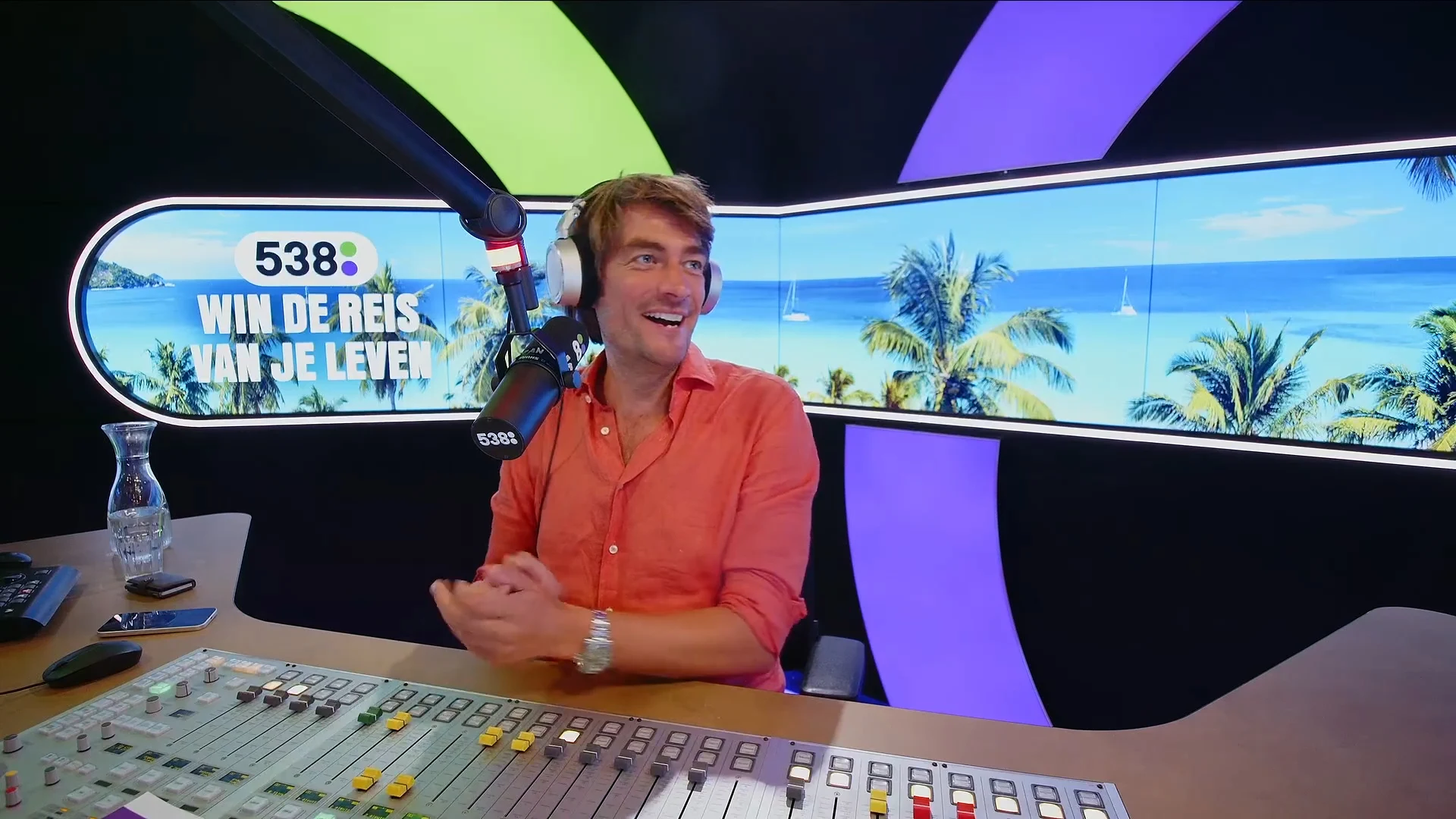 Mart Hoogkamer over het succes van In De Naam Van Jezus