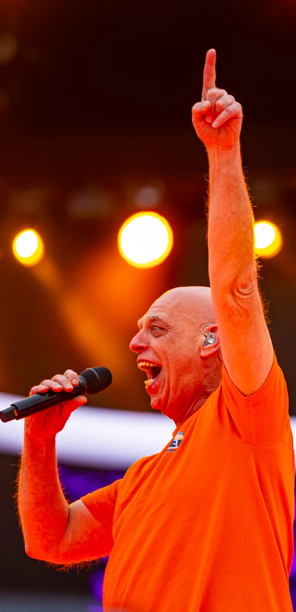 Handjes in de lucht voor Jan Biggel!