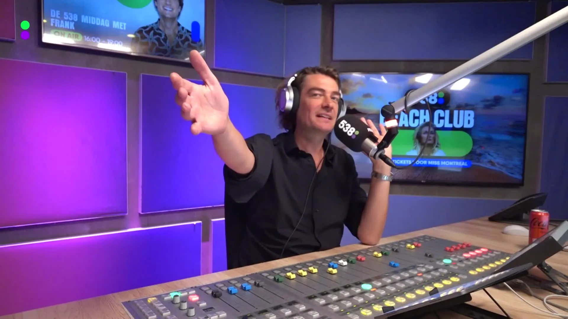 Oh nee! Airen is niet blij met haar trouwjurk