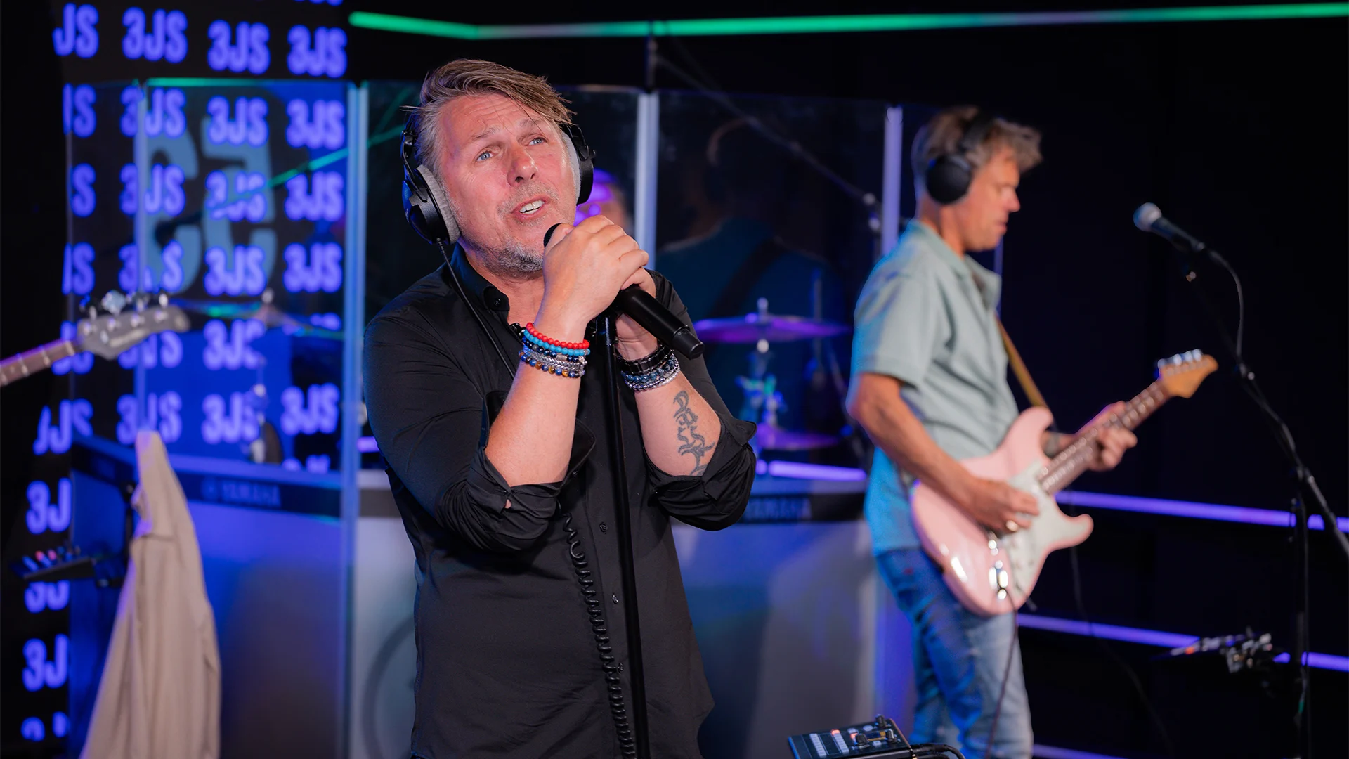 3JS spelen hun nieuwe single Dit Is Zo'n Dag live bij Edwin Evers