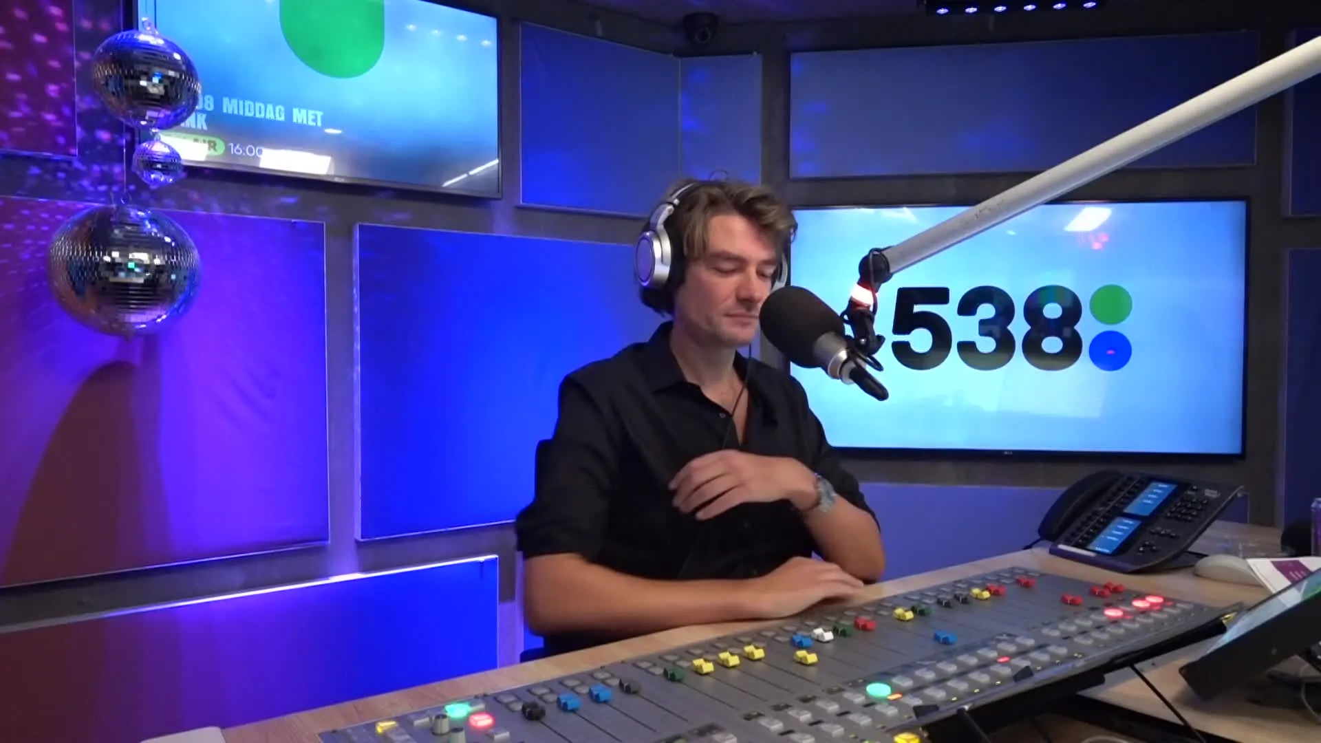 Maan gaat Sowieso Overhoop met haar nieuwe single!