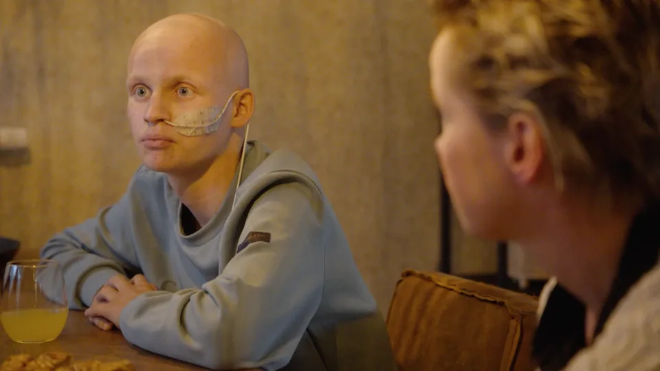 Wietze bezoekt de familie van zieke Jelle (15)