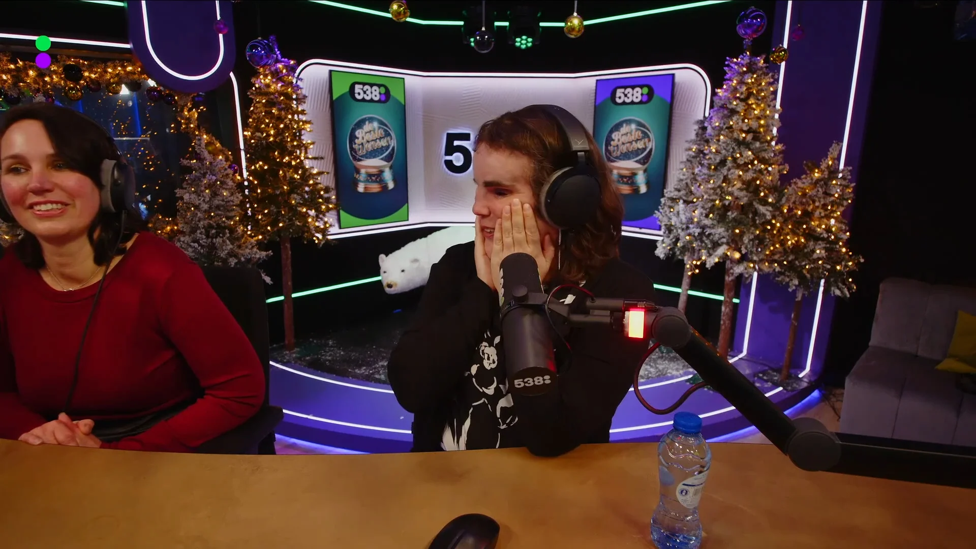 Marleen wordt verrast door haar beste vriendin in De Beste Wensen