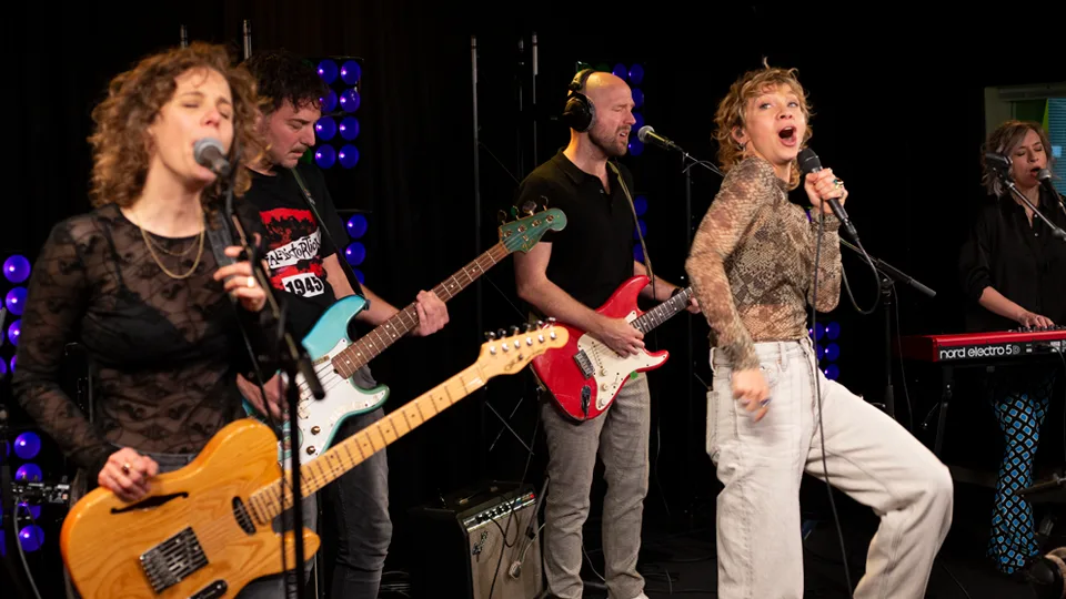 Krezip covert Venus in De Coen en Sander Show!