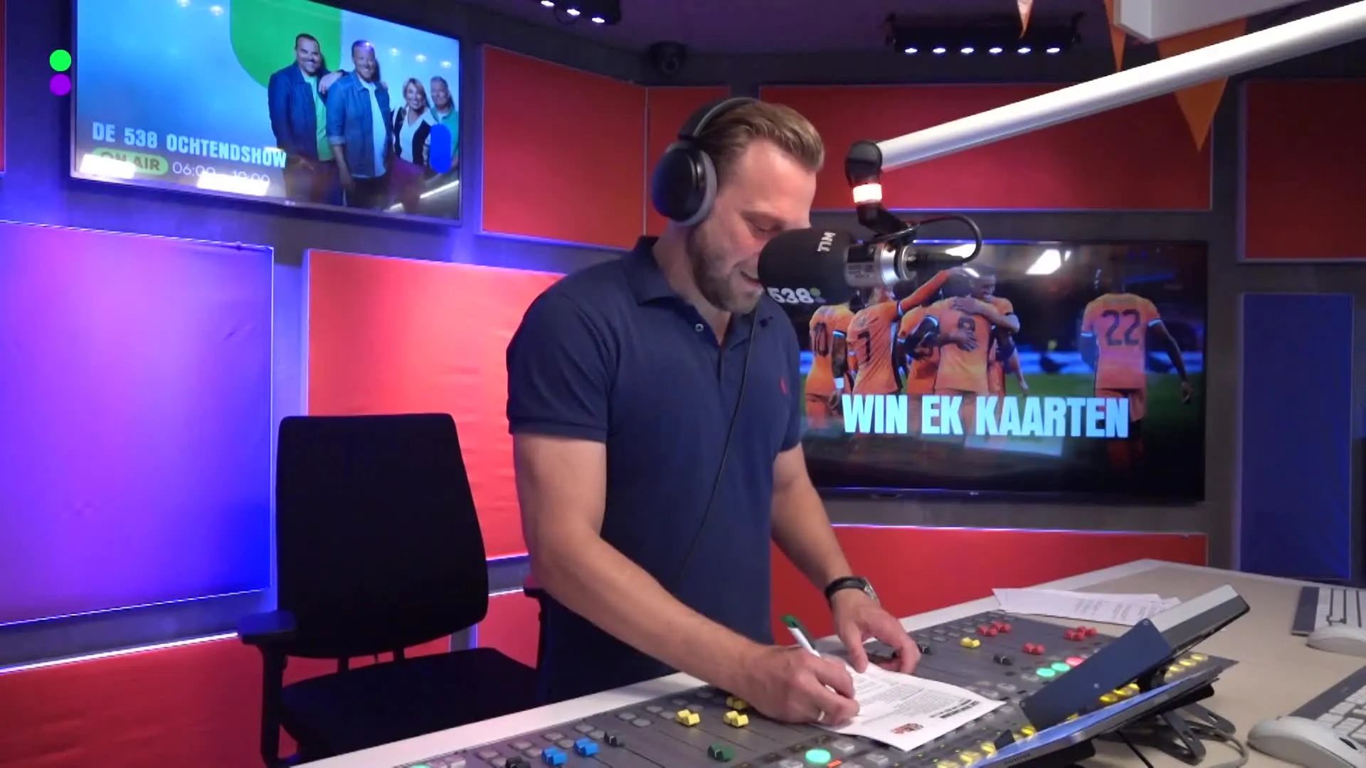 Spike kondigt nu al tweede concert DI-RECT aan in De Kuip!