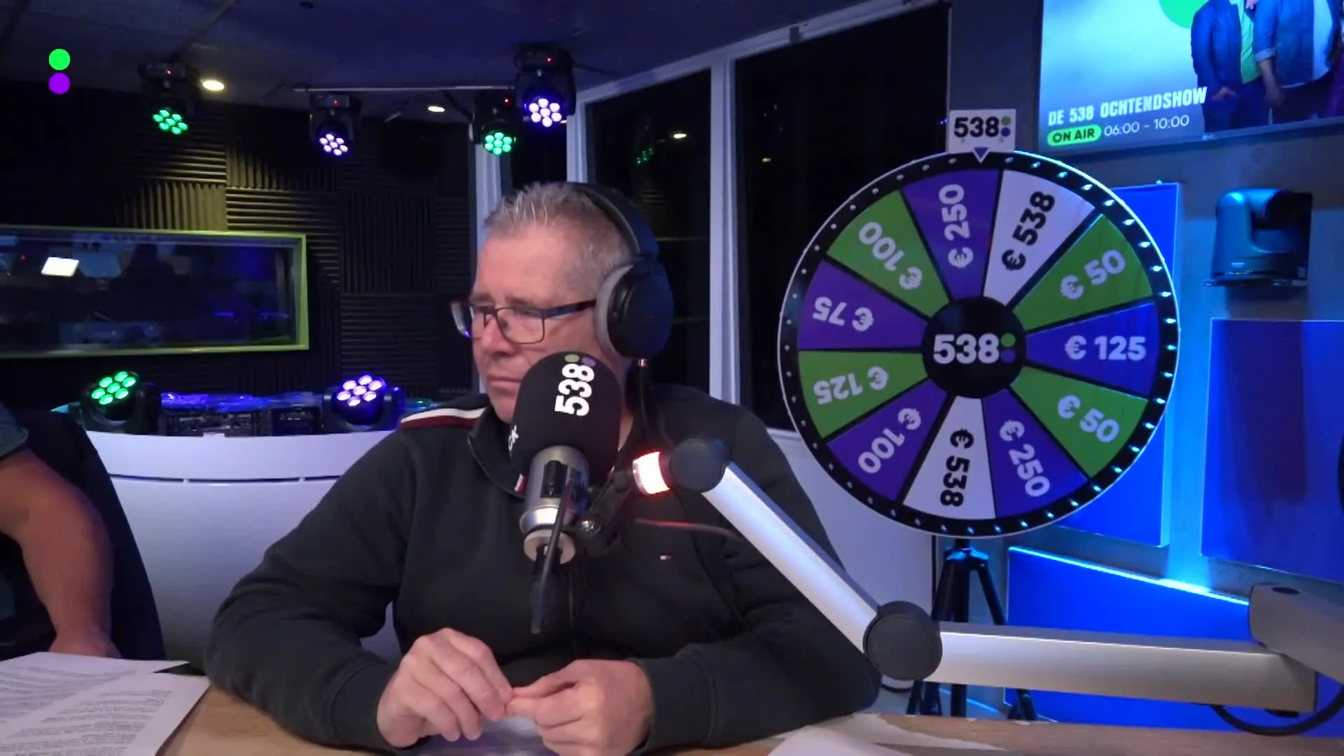 Bas Nijhuis over uitspraak Ajax-watcher: Moet hij stoppen met fluiten?