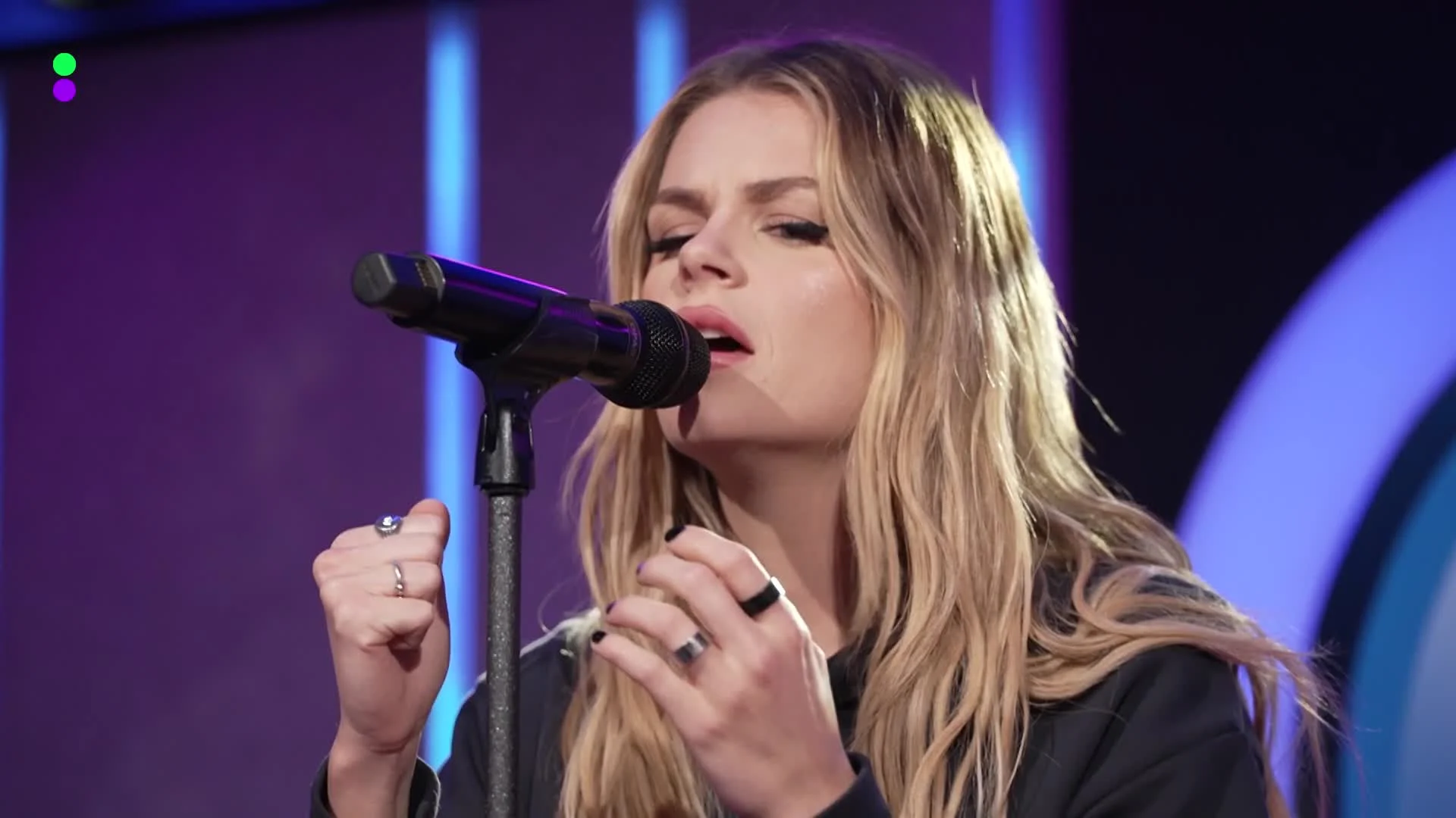 Davina Michelle covert Miley Cyrus!