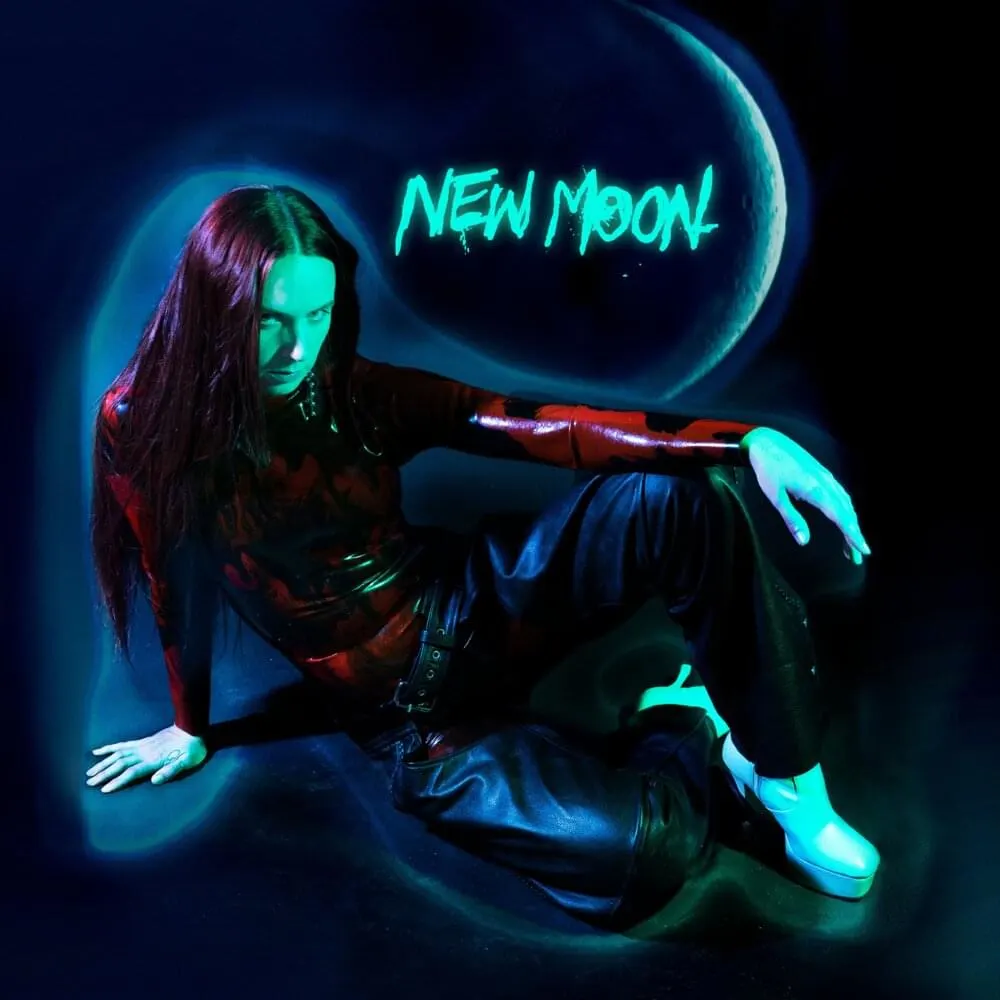 GEKRAAKT: MØ - NEW MOON